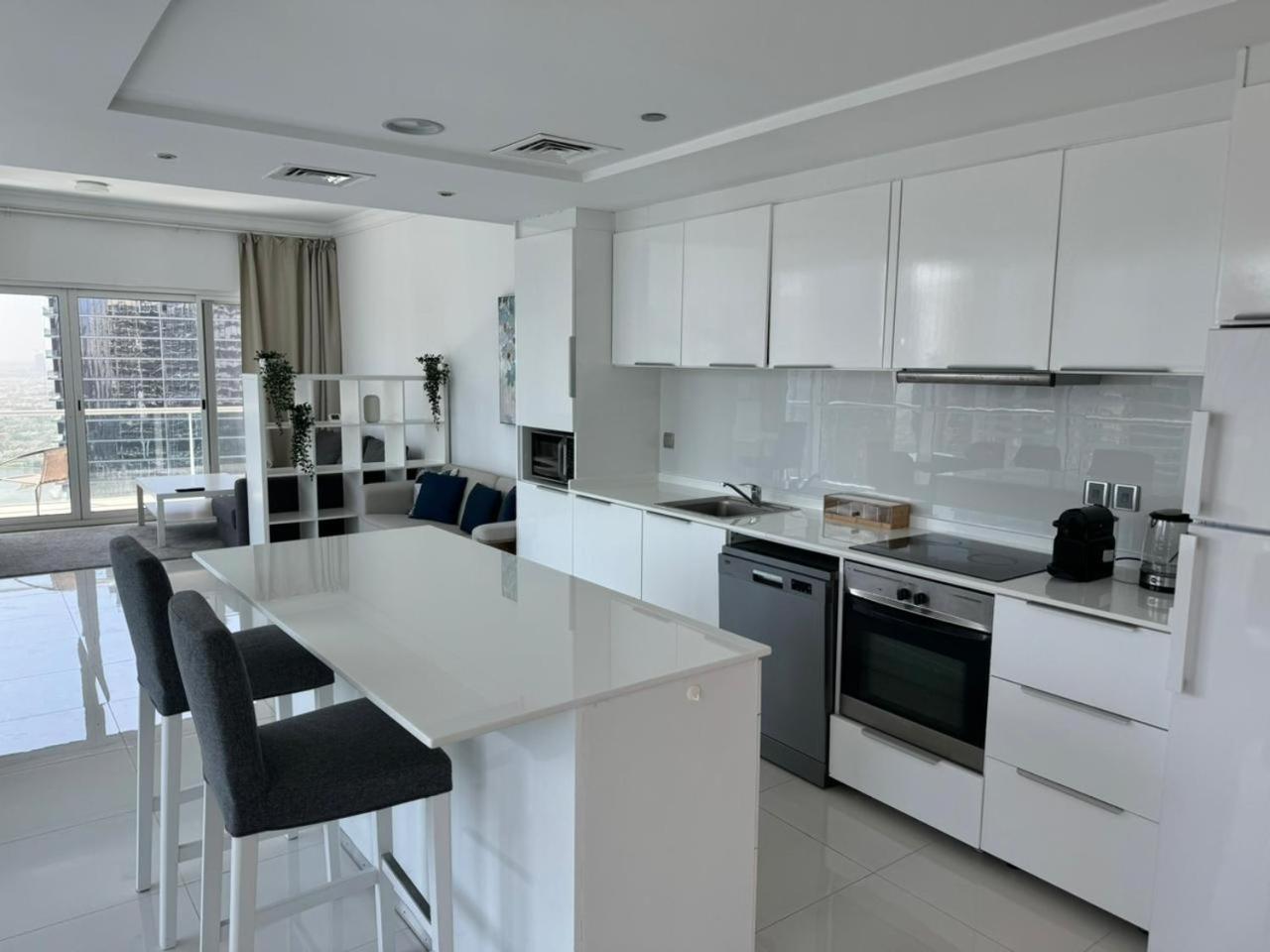 One Bedroom Apartment With Pool & Gym Near Marina Dubai Exterior foto